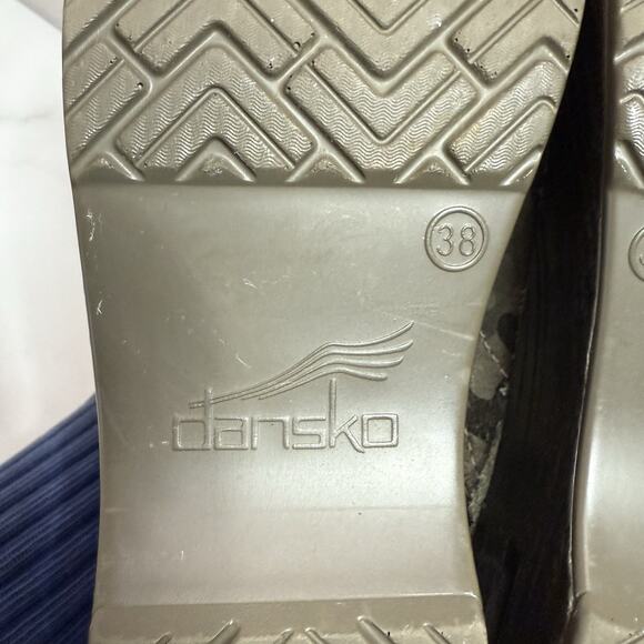 Dansko Professional Clog Size EU 38 US 8 Camo Leather Work Shoe Slip-On Platform - Picture 6 of 12